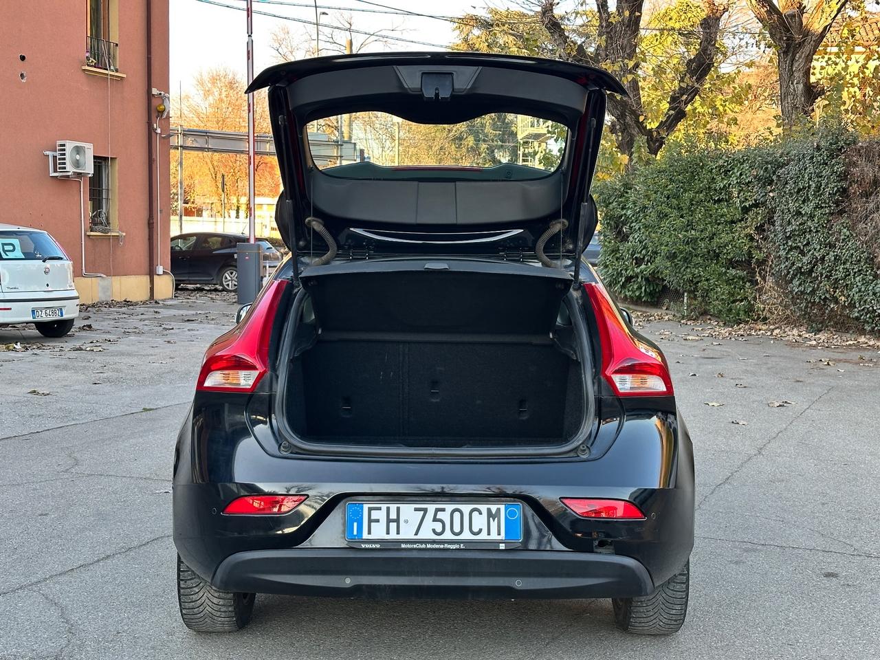 Volvo V40 D2 R-DESIGN MOMENTUM X NEOPATENTATI