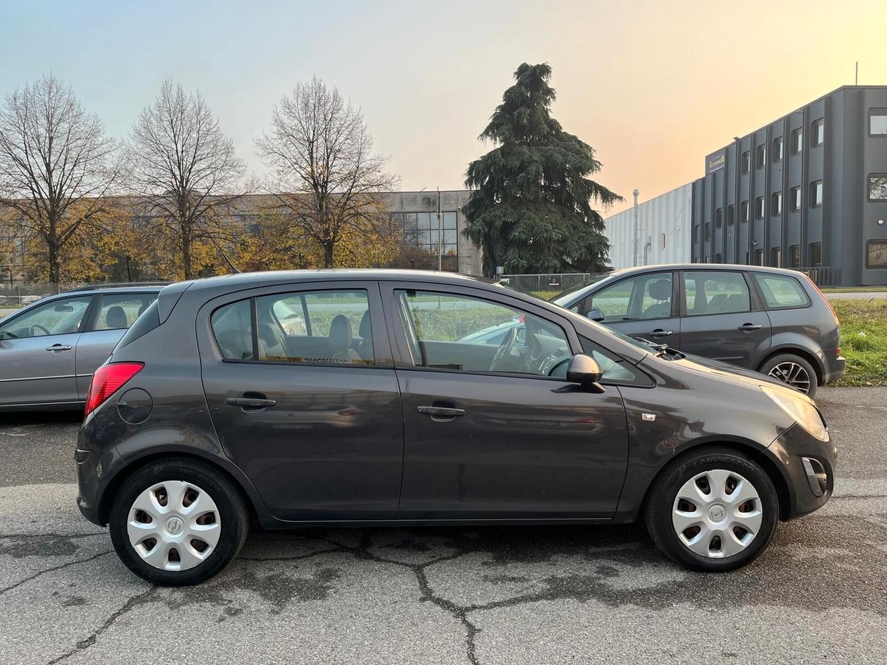 Opel Corsa 1.2 5 porte **NEOPATENTATI**