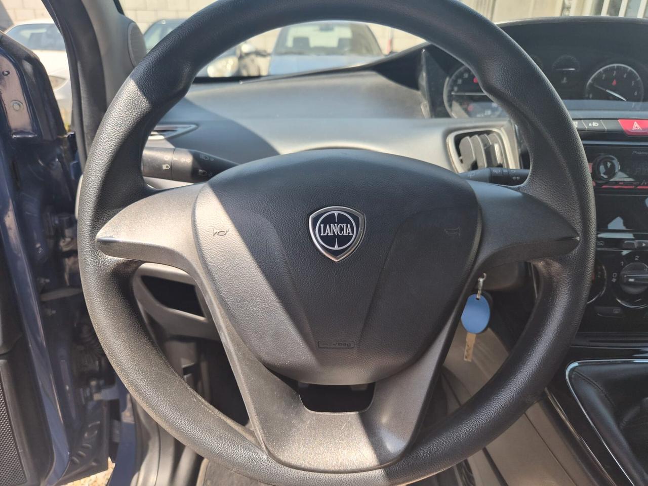 Lancia Ypsilon 1.2 69 CV 5 porte Mya