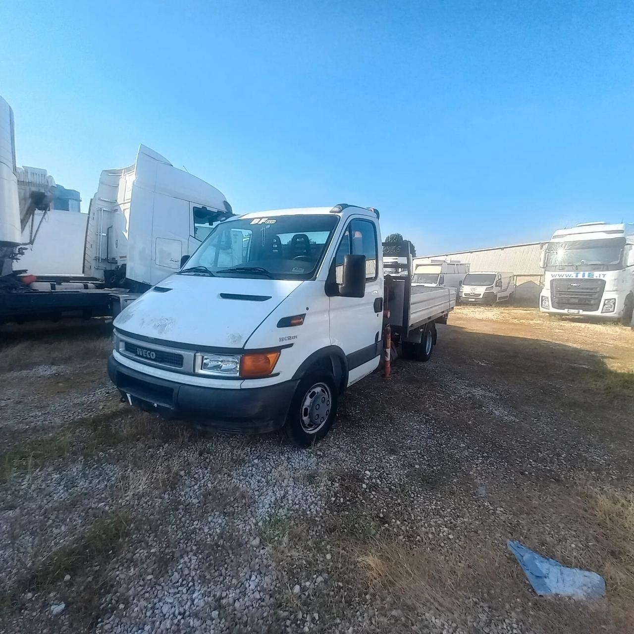 FURGONE IVECO DAILY CON GRU