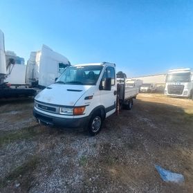 FURGONE IVECO DAILY CON GRU