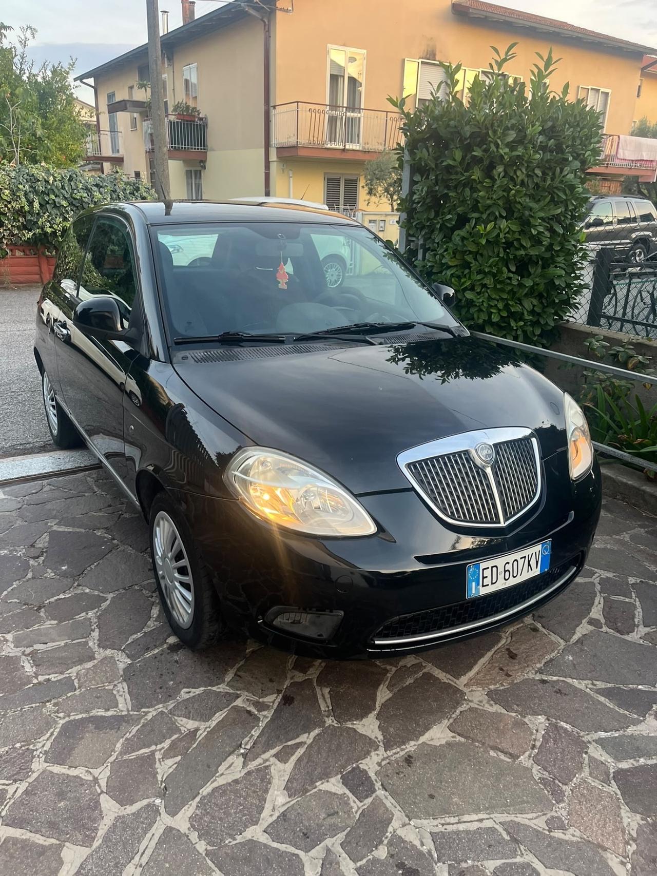 Lancia Ypsilon 1.3 MJT 75 CV 111000km TAGLIANDATA