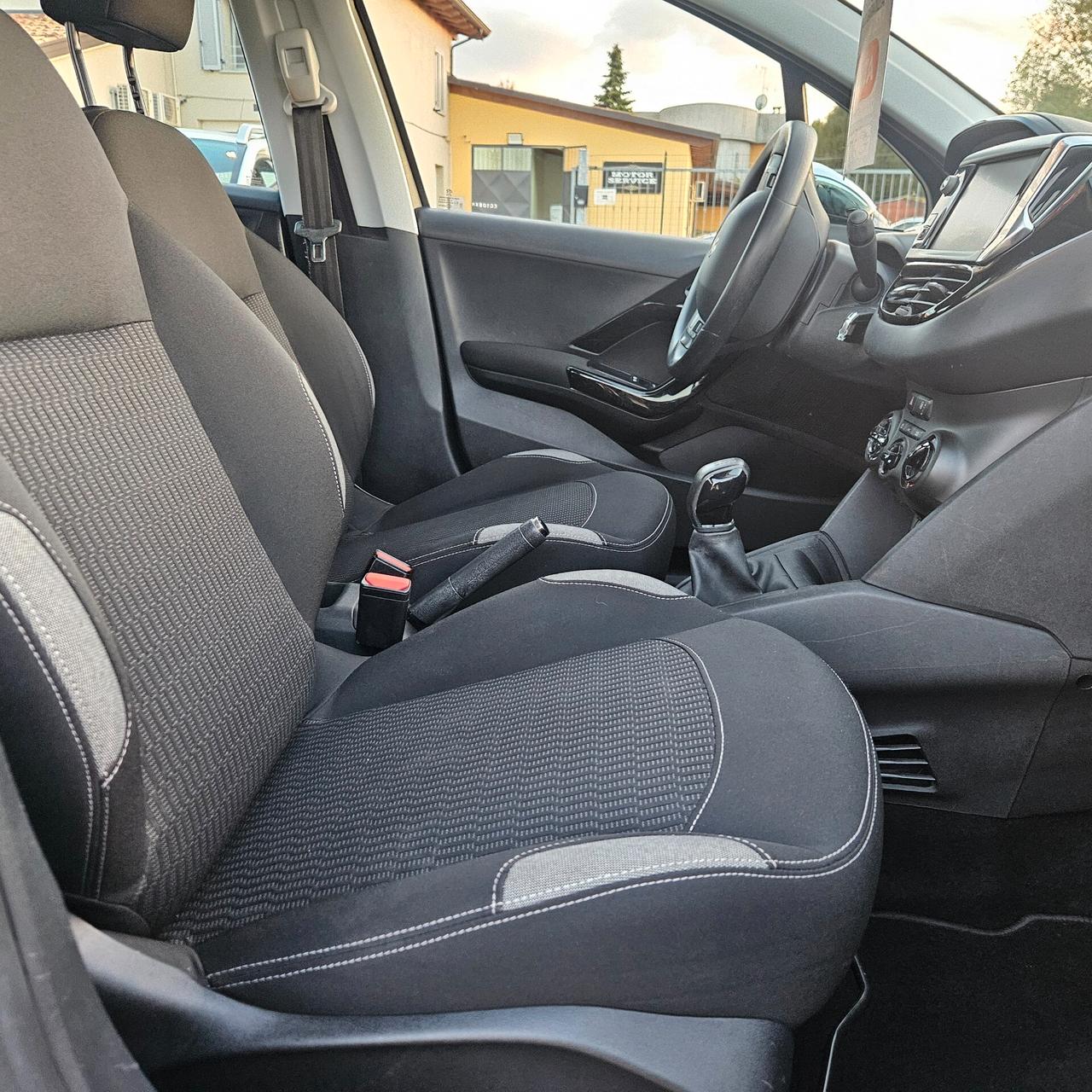 Peugeot 208 VERNICE OPACA KM DOCUMENTATI DA 89€ MESE