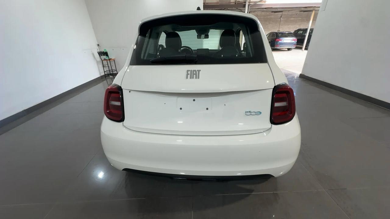 Fiat 500 500e Berlina 42 kWh Passion