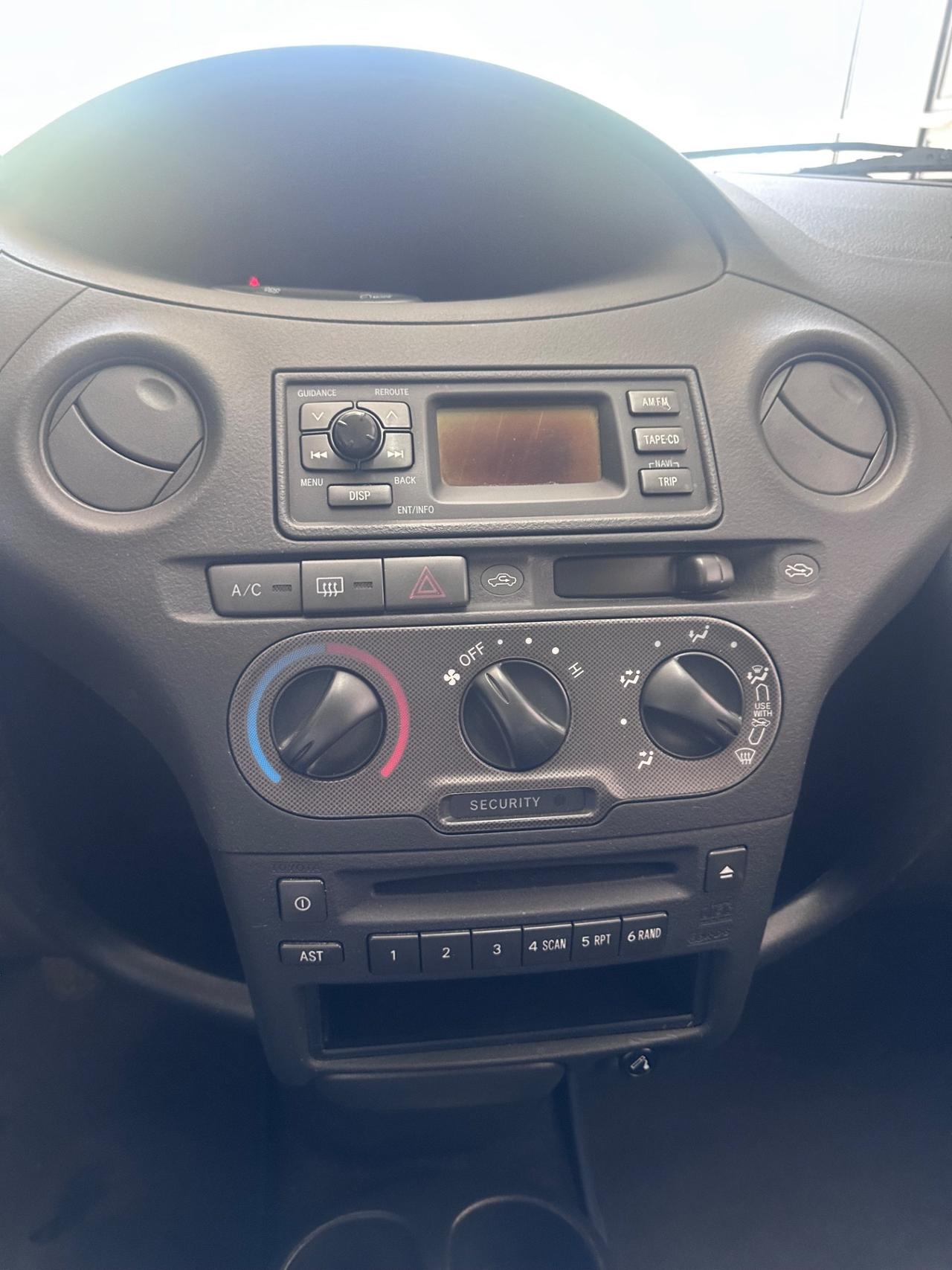 Toyota Yaris 1.0i 16V cat 5 porte Sol 2005