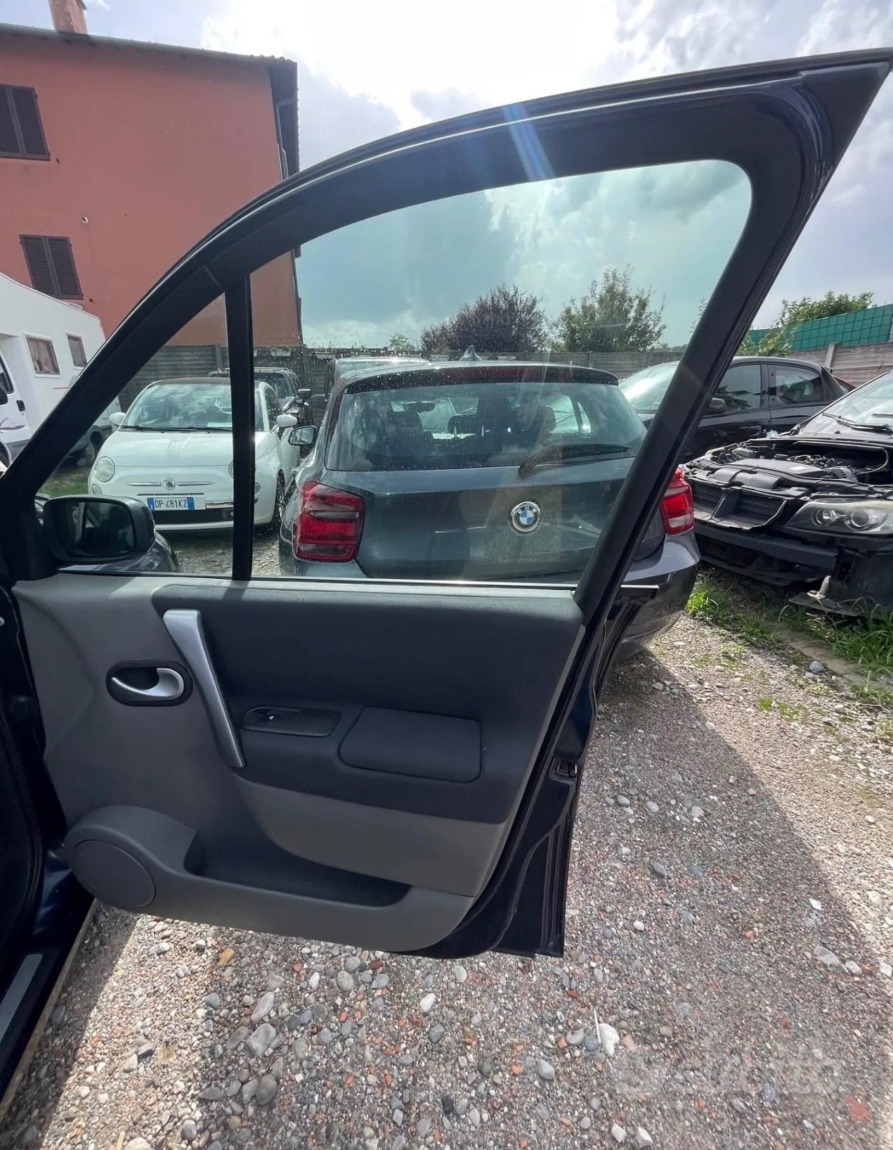 Renault Scenic Grand Scénic 1.5 dCi/105CV PlayStation Portable