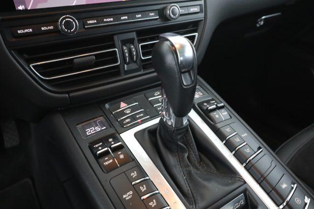 PORSCHE Macan Macan