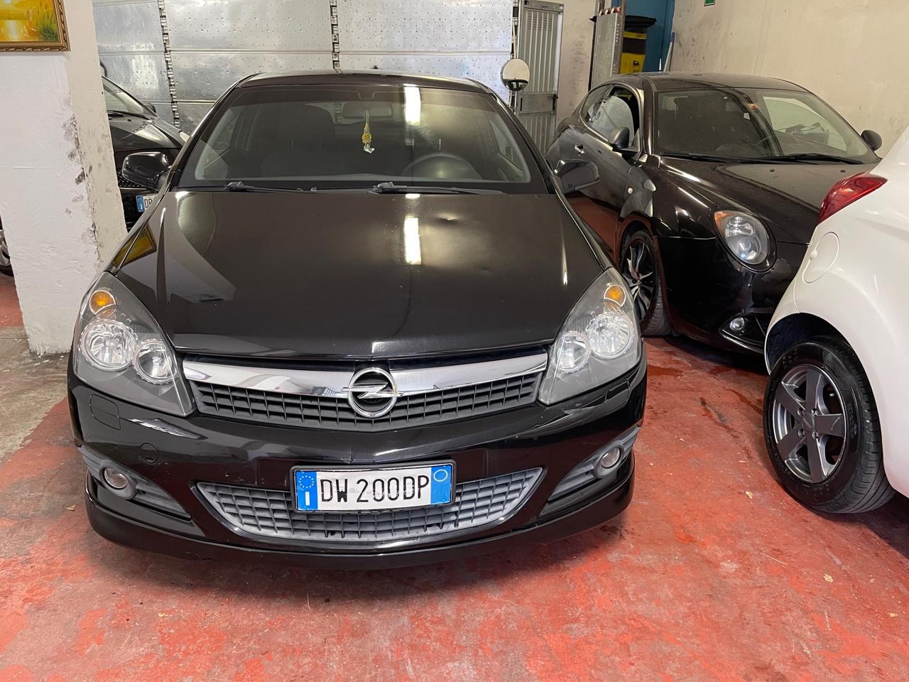 Opel Astra GTC 1.7 CDTI 125CV 3 porte Cosmo