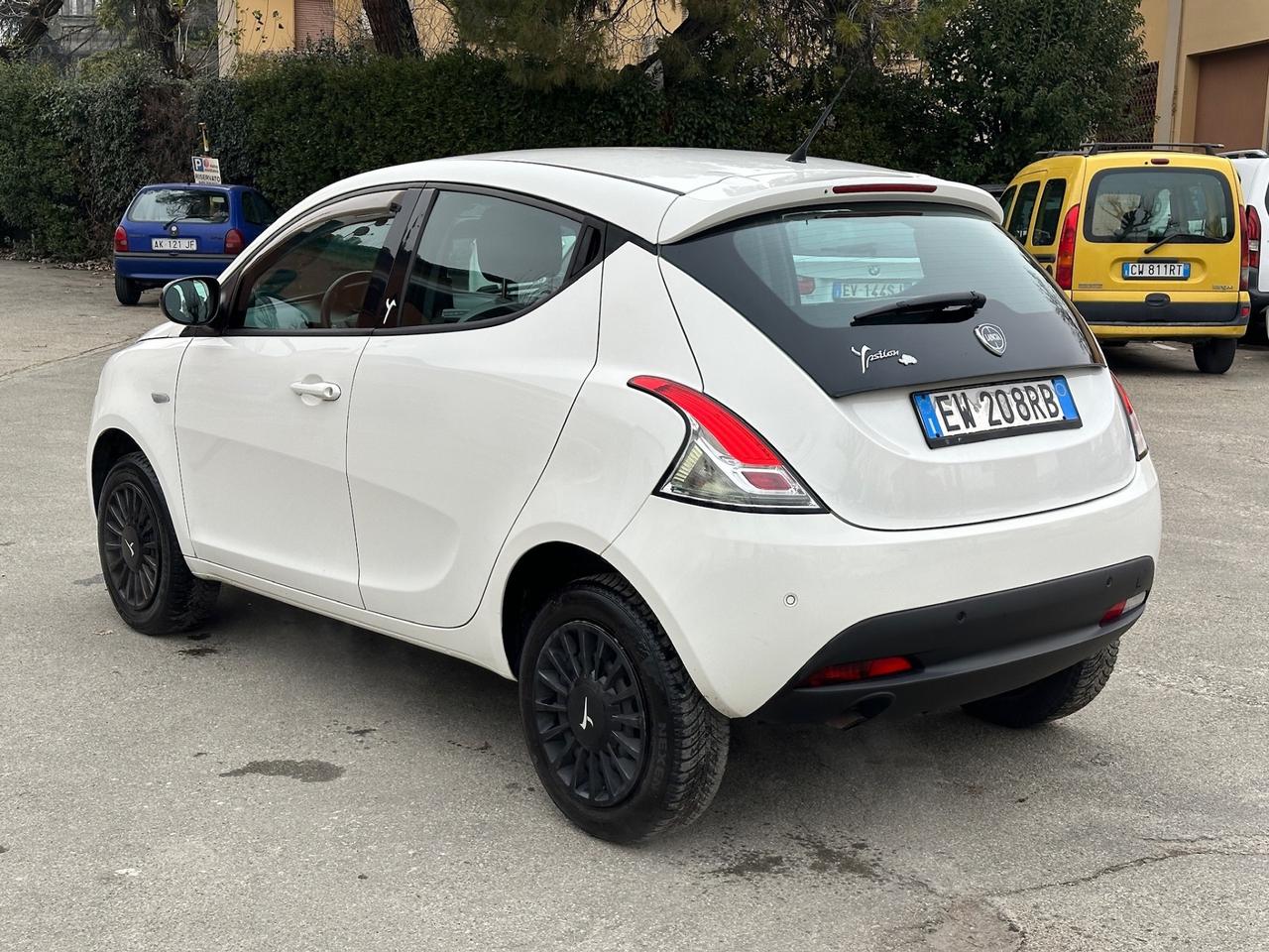 Lancia Ypsilon 0.9 TwinAir 85 CV 5 porte Metano Ecochic Gold