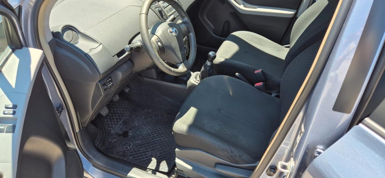 Toyota Yaris 1.0 5 porte Sol-2011-E5 -Ok neopatentati