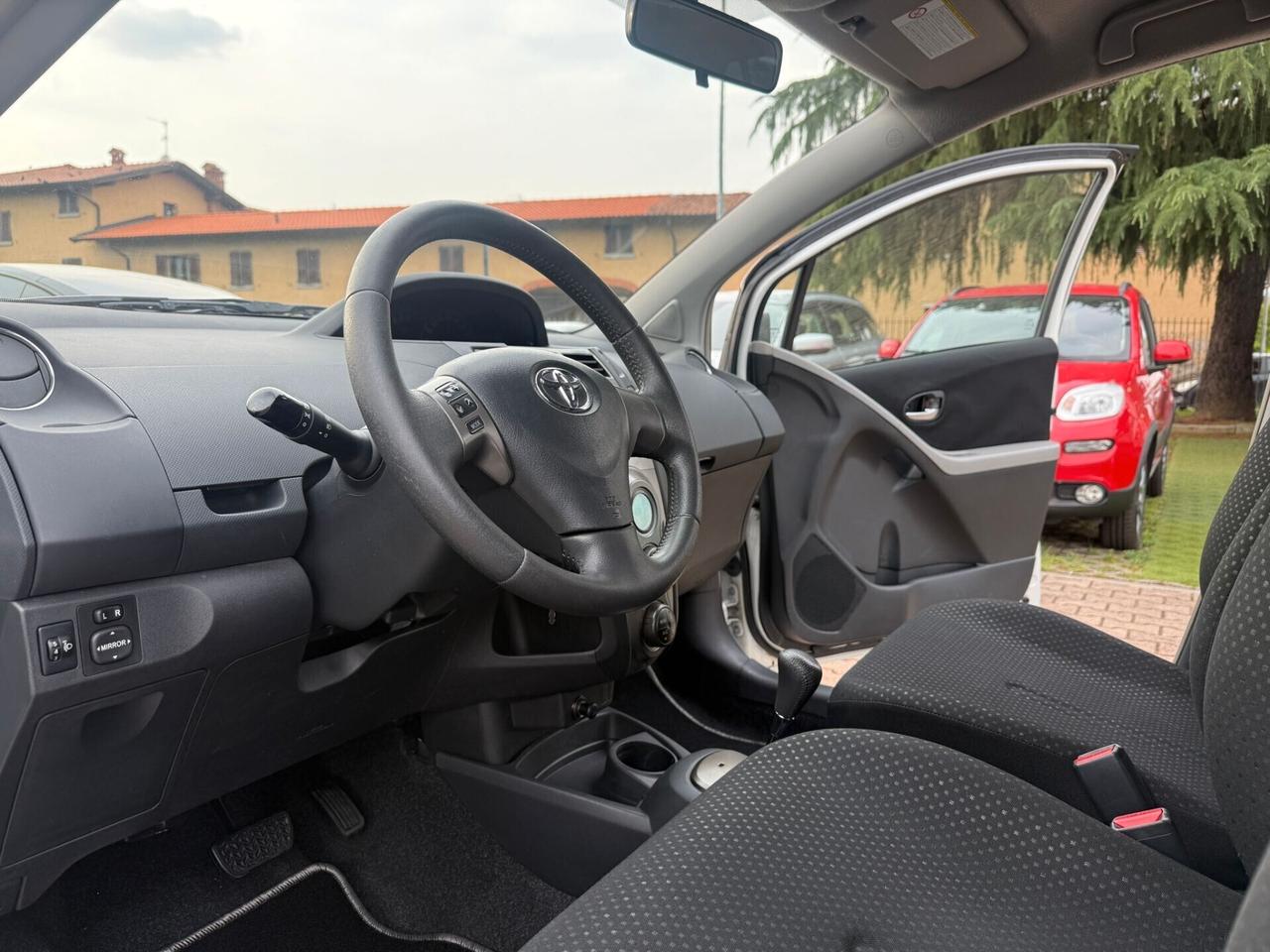 Toyota Yaris 1.3 5 porte Sol OK NEOPATENTATI