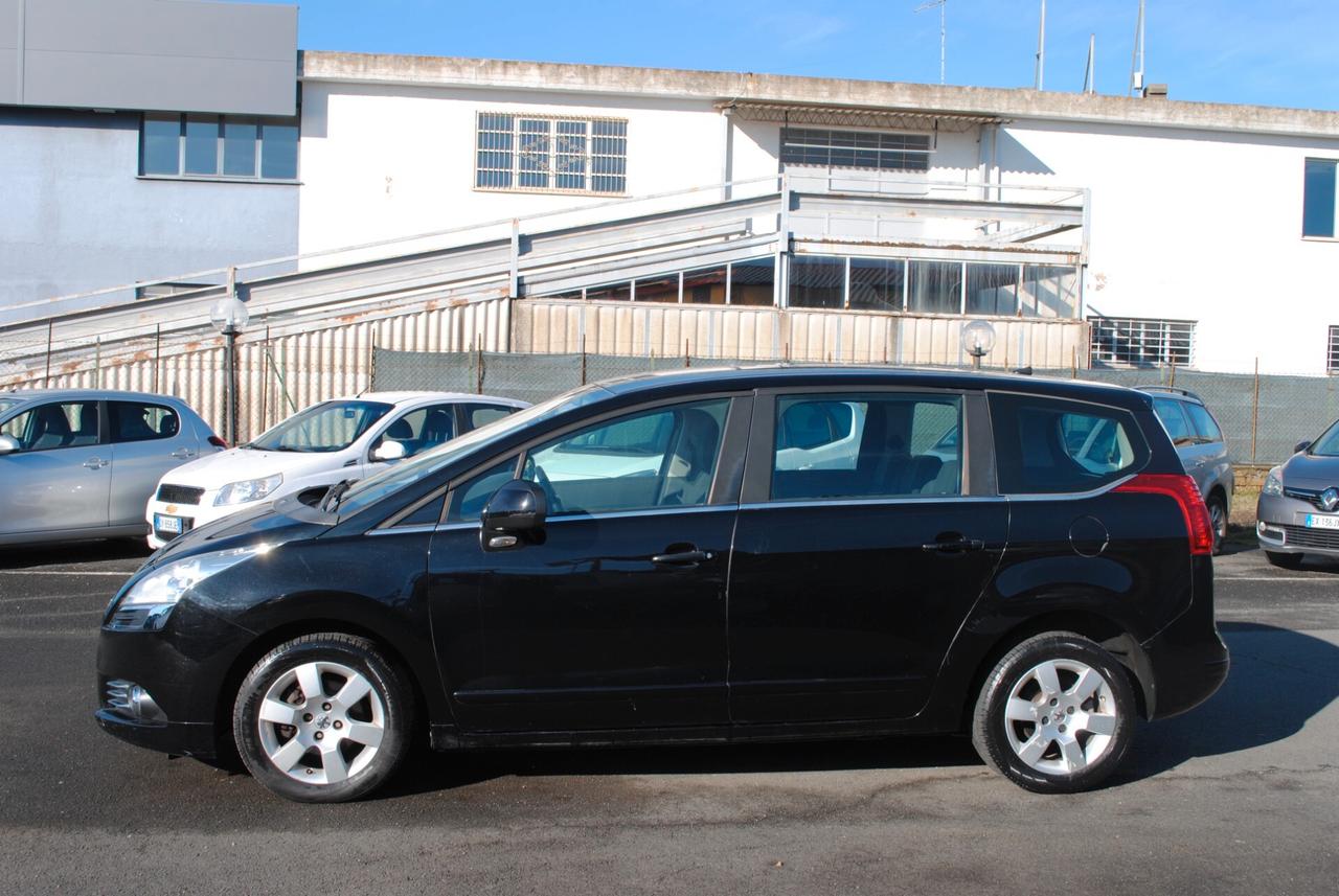 PEUGEOT 5008 1.6 HDI 111 CV OK NEOPATENTATI