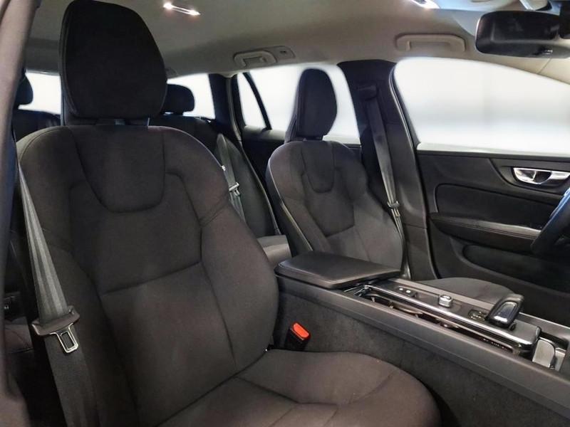 VOLVO V60 B4 D autom. Momentum Business WAGON