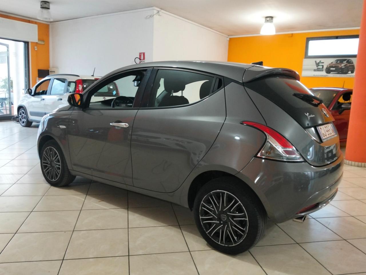 Lancia Ypsilon 1.0 FireFly 5 porte S&S Hybrid Ecochic Gold