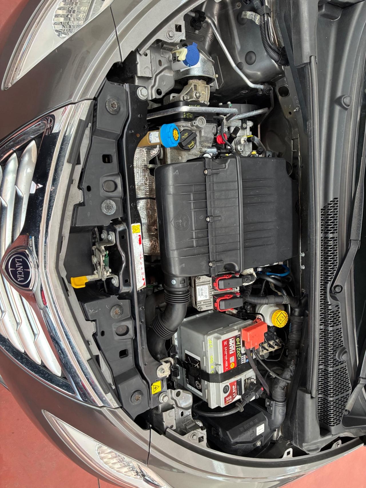 Lancia Ypsilon 1.2 69 CV 5 porte S&S Silver