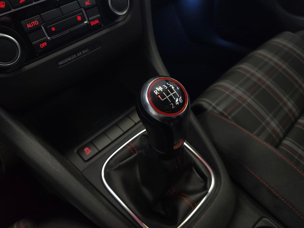 Volkswagen Golf GTI 2.0 TSI MANUALE