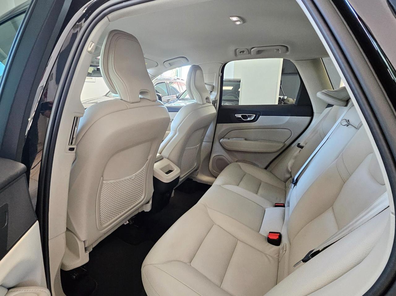 Volvo XC 60 XC60 B4 (d) automatico Plus Dark