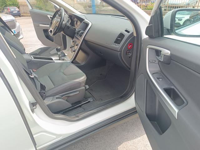 VOLVO XC60 DRIVe kINETIC 163 cv