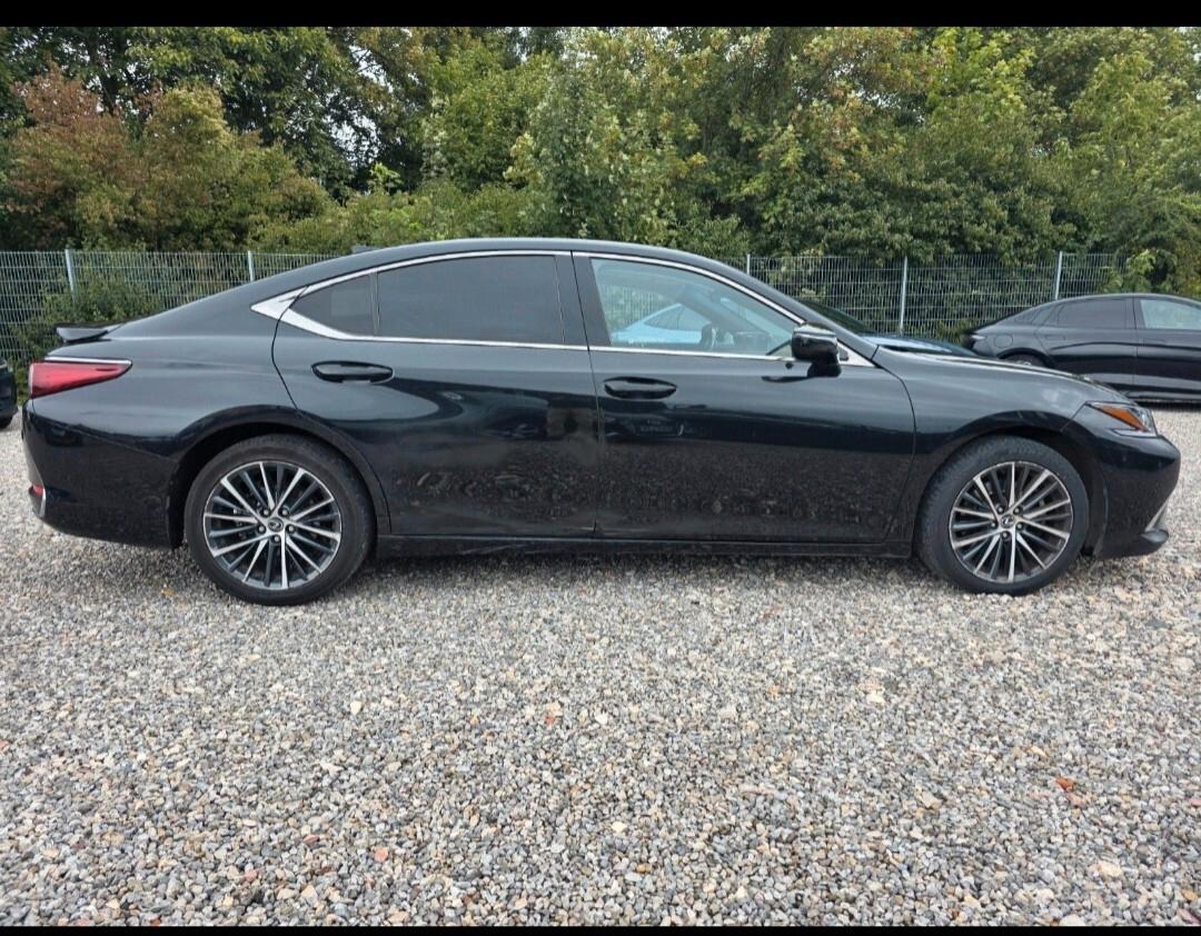 Lexus ES Hybrid Luxury