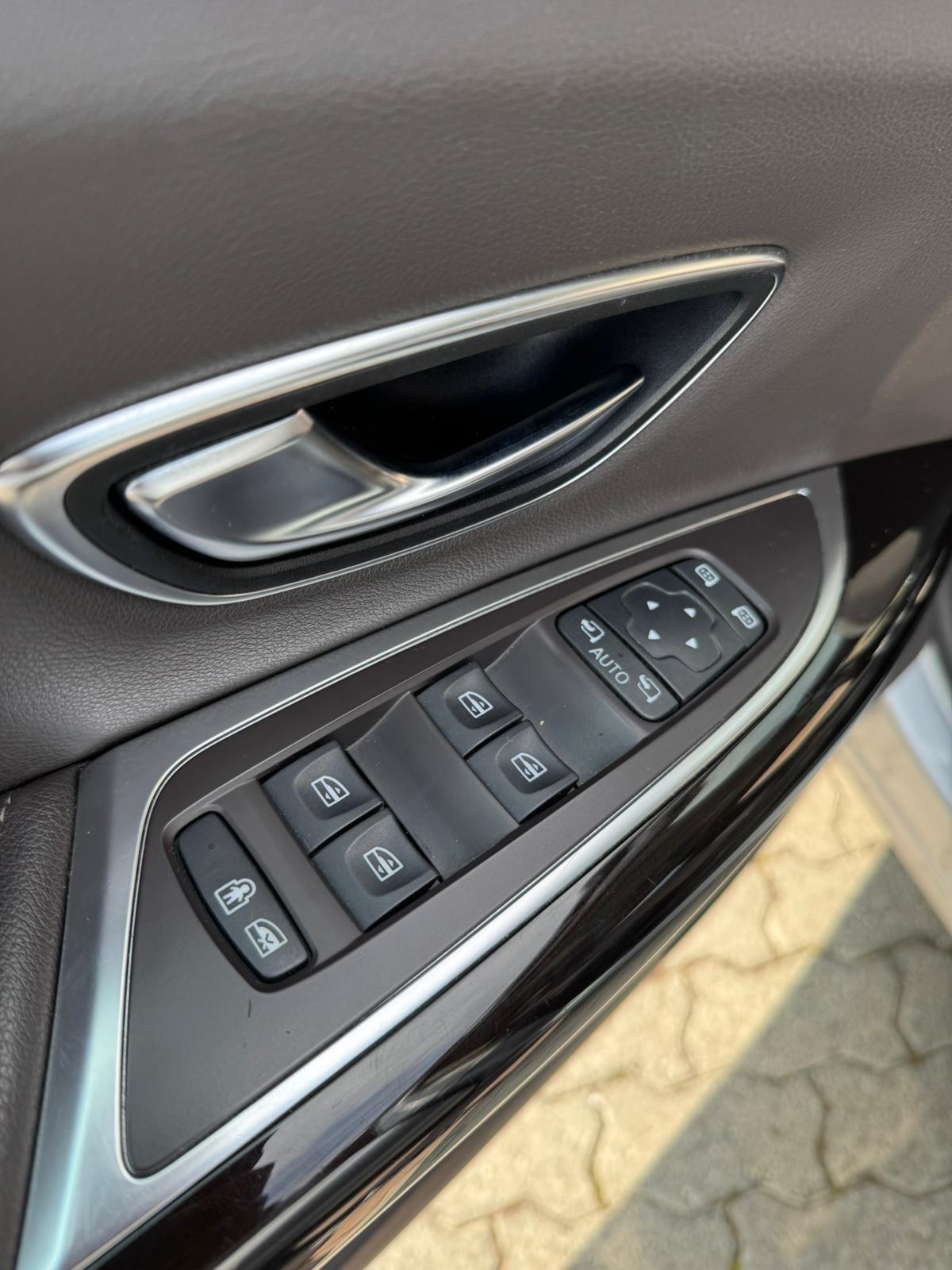 Renault Espace dCi 160CV EDC Energy Initiale Paris 4Control