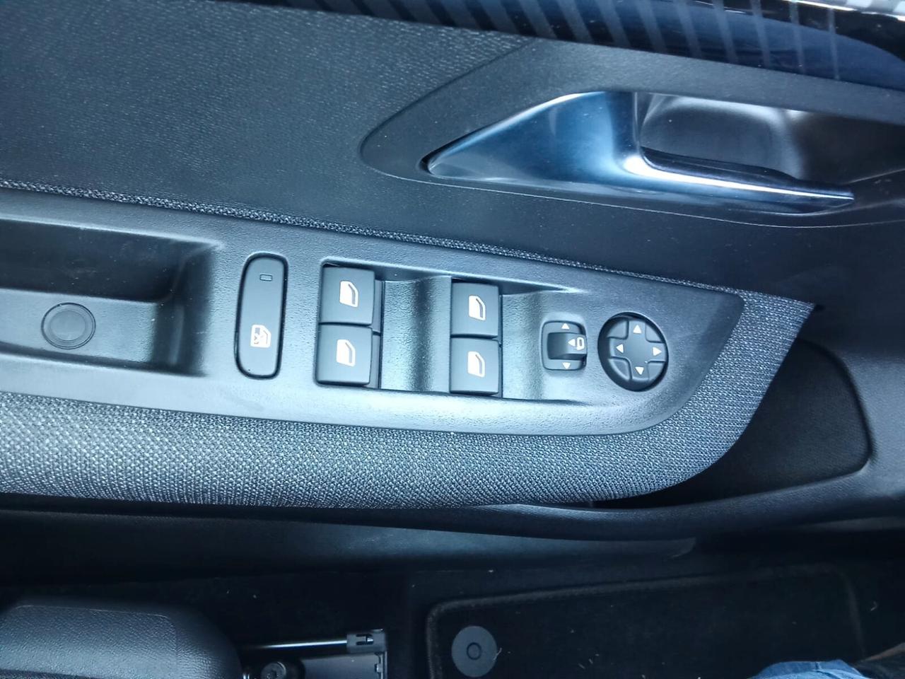 Peugeot 208 Hybrid 110 e-DCS6 Business