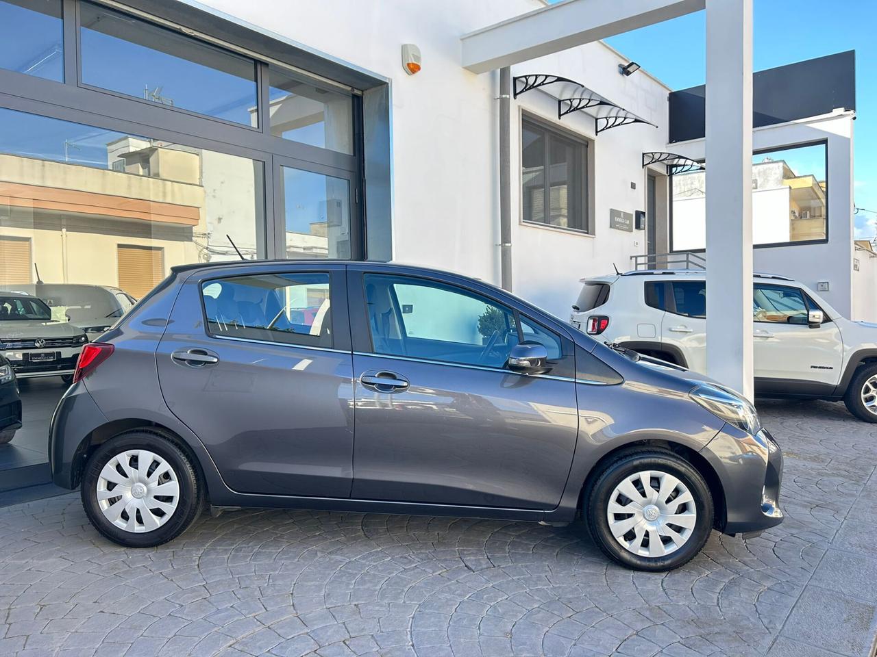 Toyota Yaris 1.0 51Kw 5P LOUNGE RET-2015