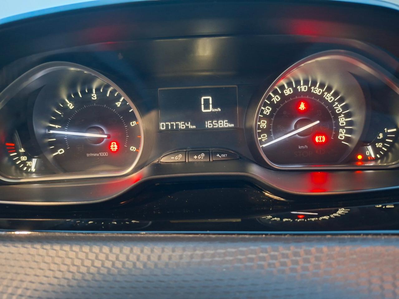 Peugeot 208 BlueHDi 100 S&S 5 porte Signature