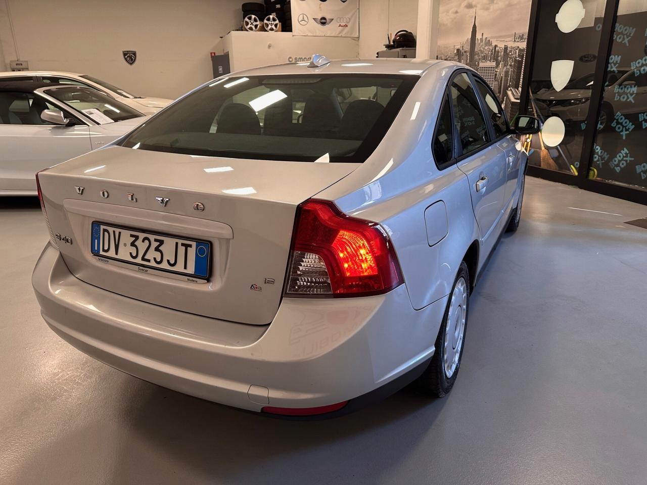 VOLVO S 40 BERLINA 1.6 BENZINA