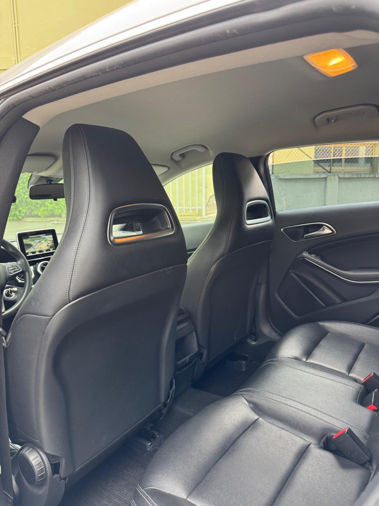 Mercedes-benz CLA 200 d Premium