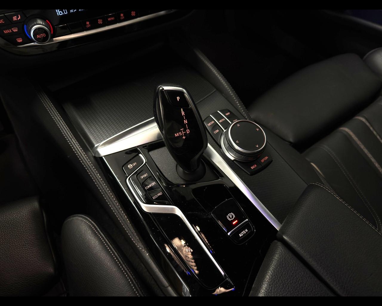 BMW Serie 5(G30/31/F90) - 520d 48V xDrive Touring Msport
