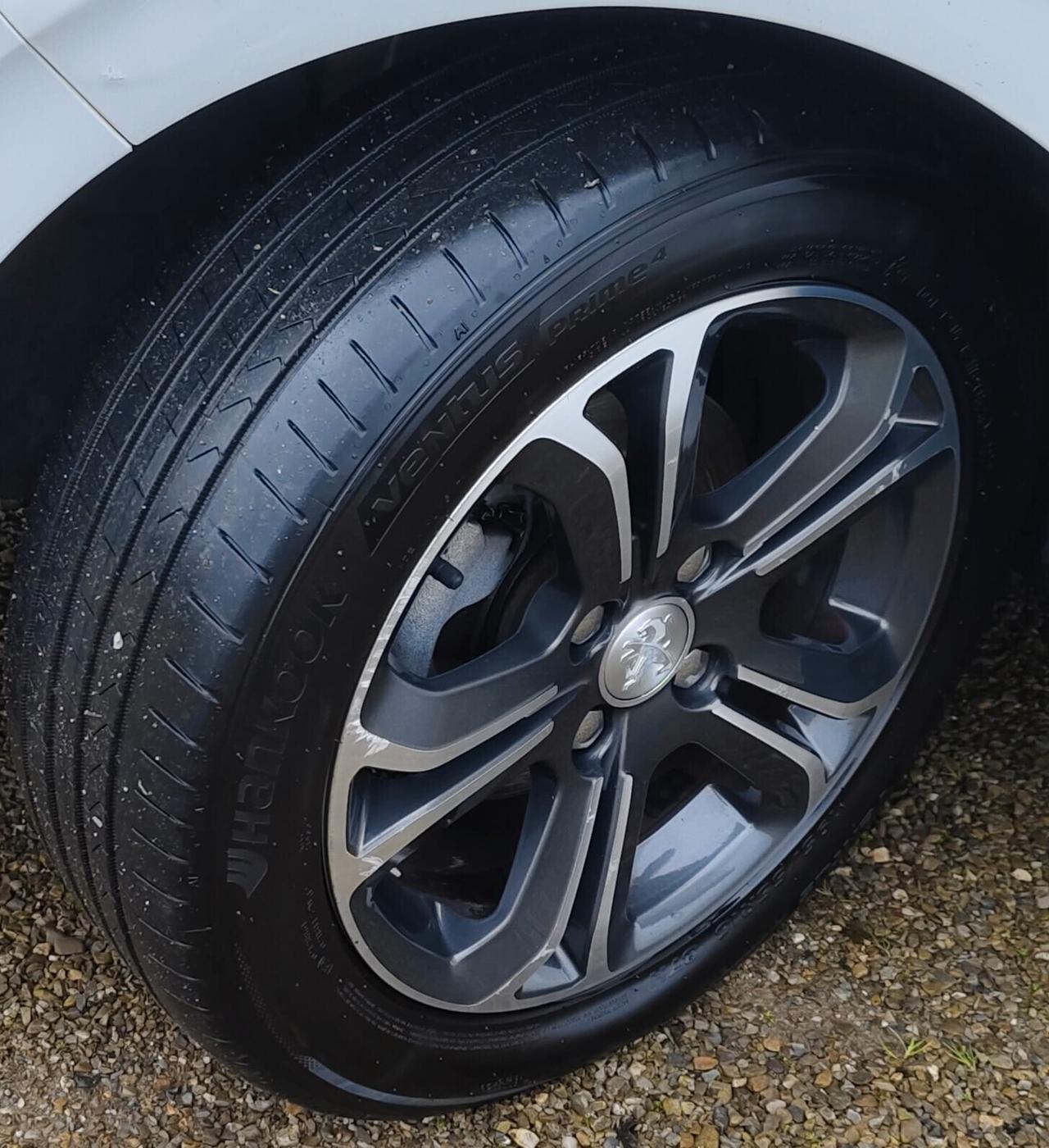 Peugeot 208 1.4 HDi 68 CV 5 porte Allure