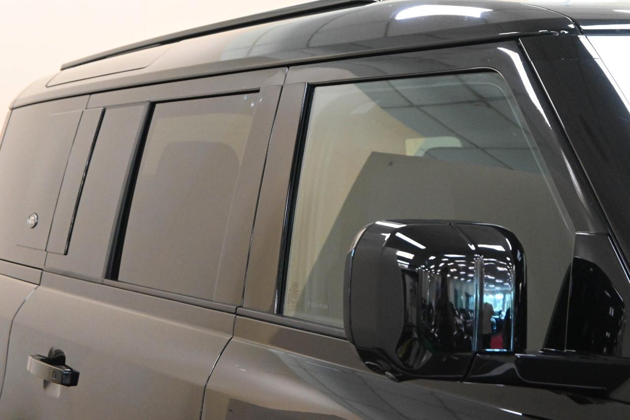 LAND ROVER Defender (2019) Defender 110 3.0D I6...