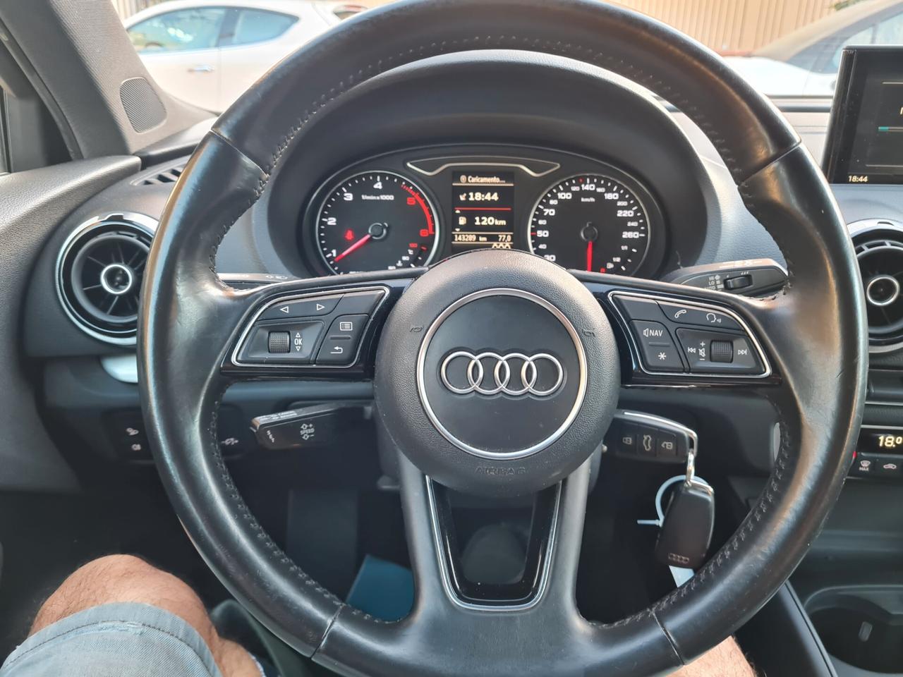 Audi A3 Sportback - 1.6 TDI Sport . Cerchi da 18 pollici Carplay