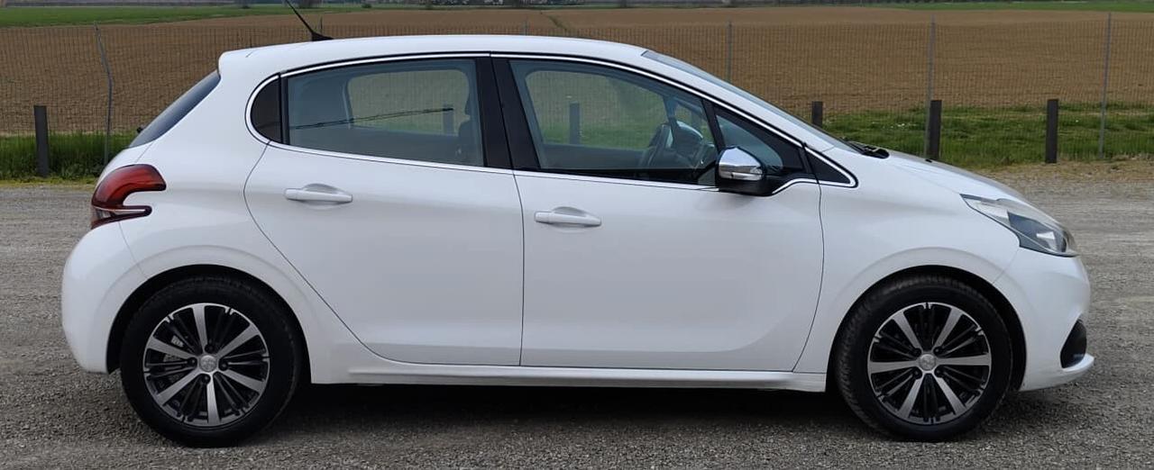 Peugeot 208 1.4 HDi 68 CV 5 porte Allure