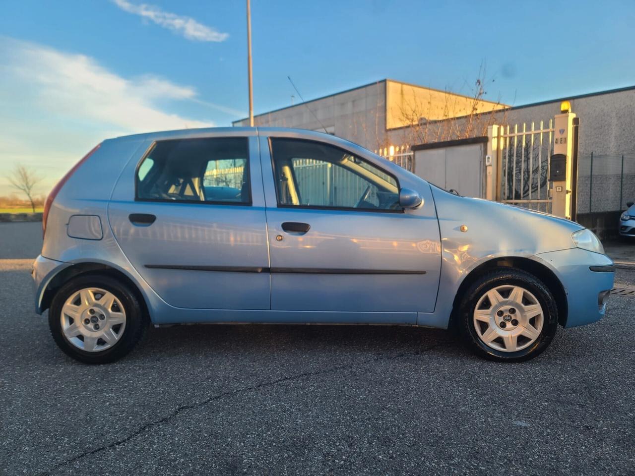 Fiat Punto 1.200 BENZ 5P X NEOPATENTATI