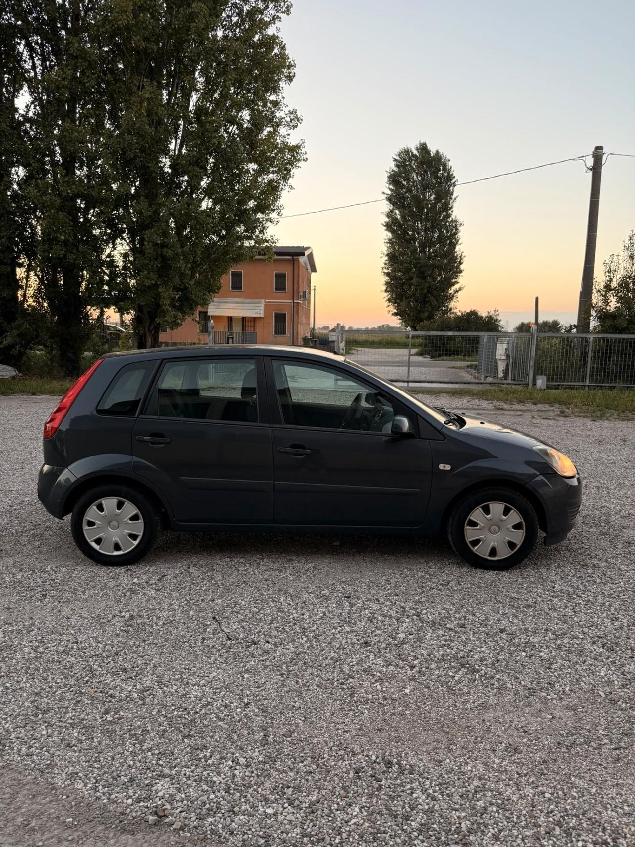 Ford Fiesta 1.2 16V 5p. Ghia