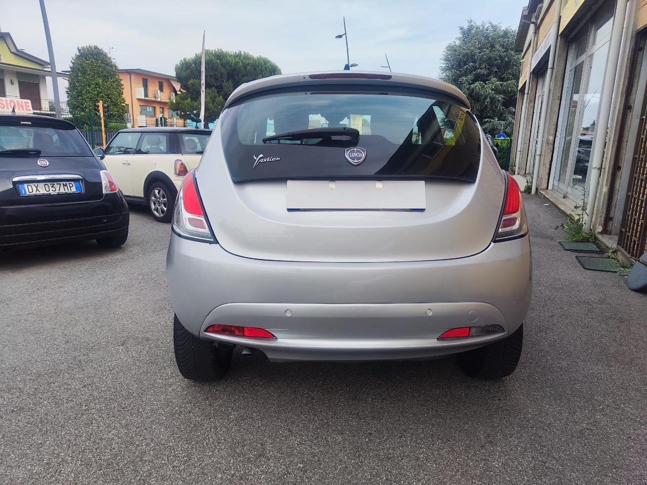 Lancia Ypsilon 0.9 TwinAir 85 CV 5 porte Metano Ecochic Silver