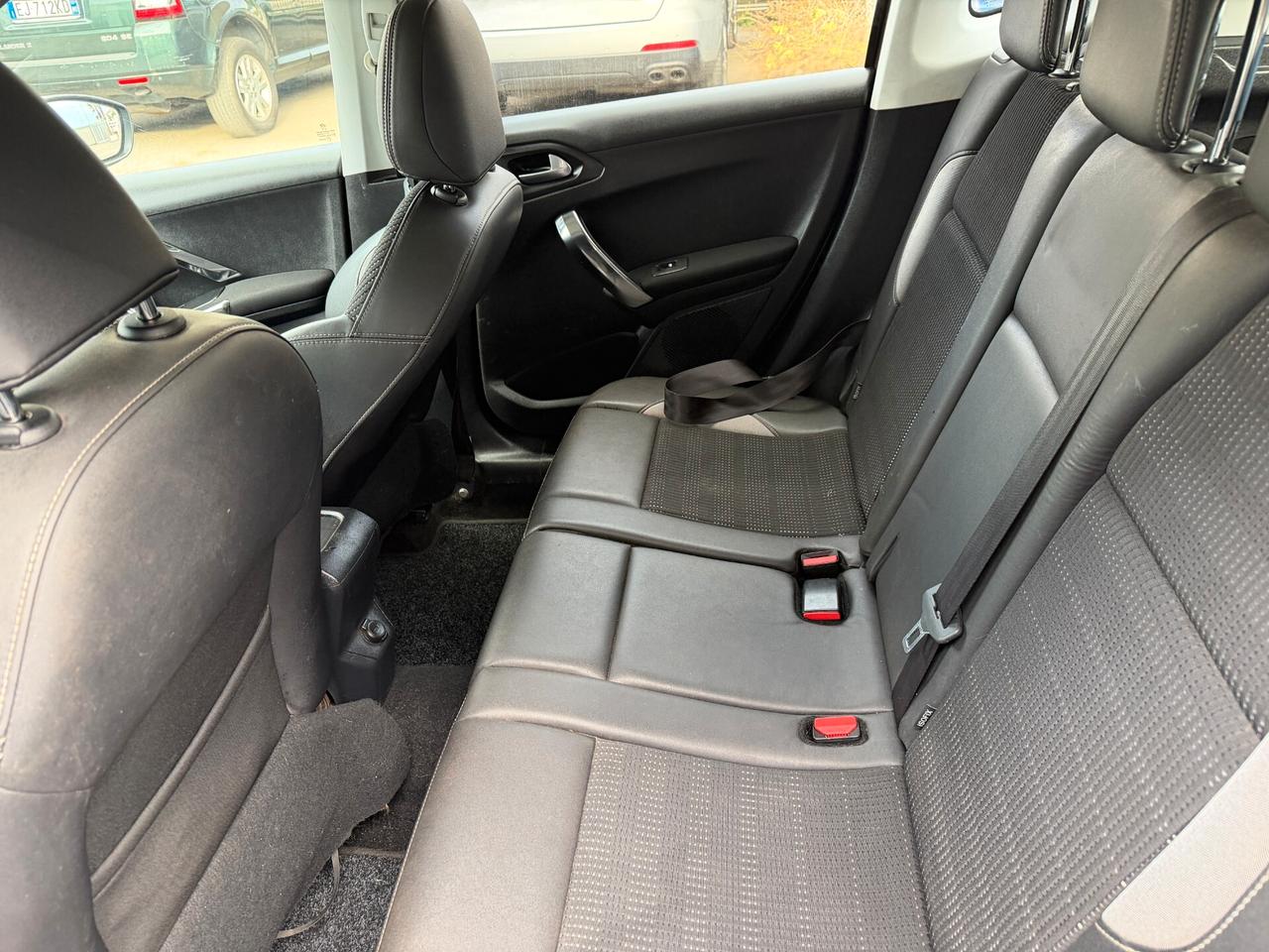Peugeot 2008 1.6 e-HDi 115 CV Stop&Start Allure
