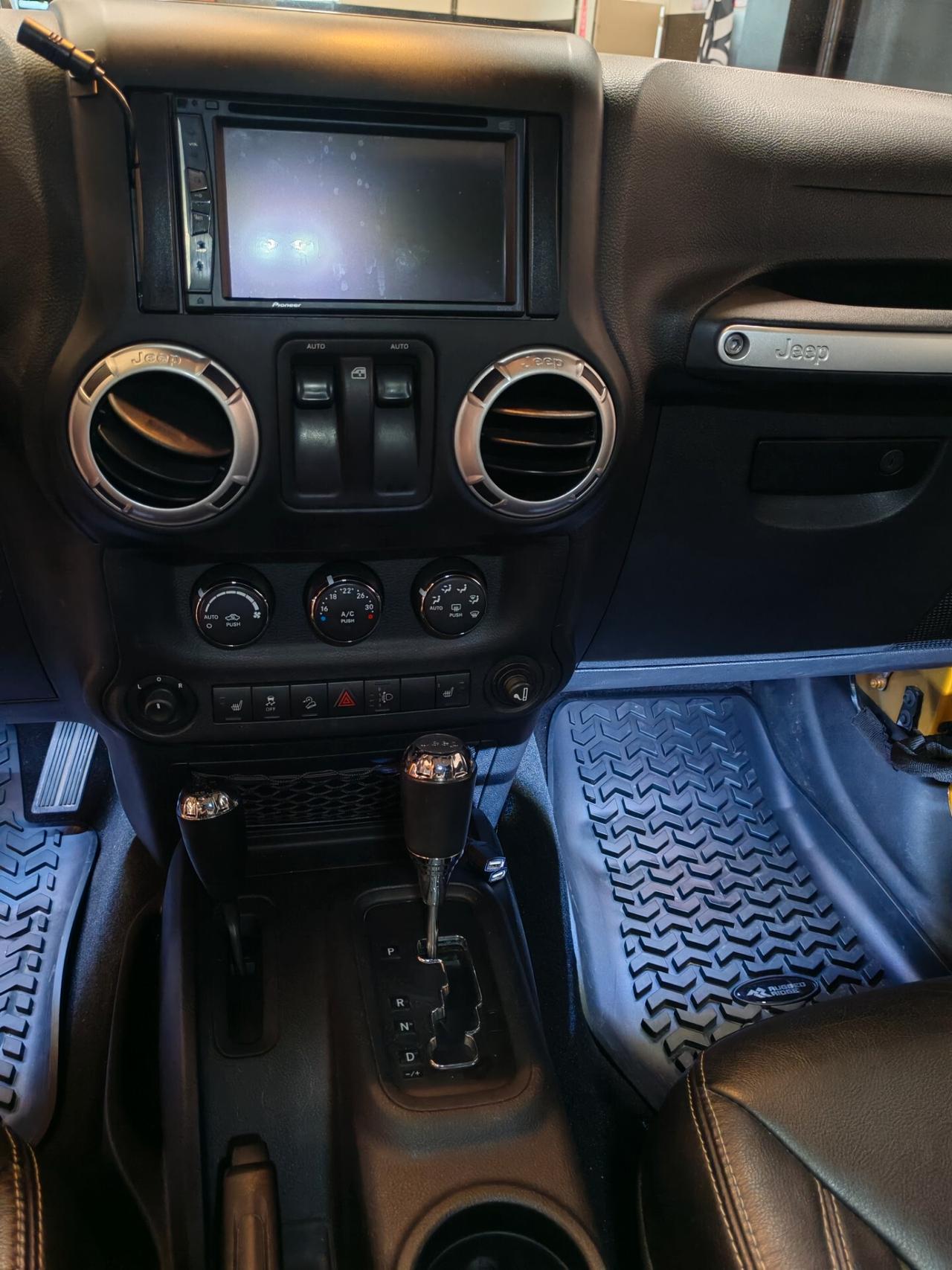 Jeep Wrangler JK 2.8 CRD Sahara Rocks