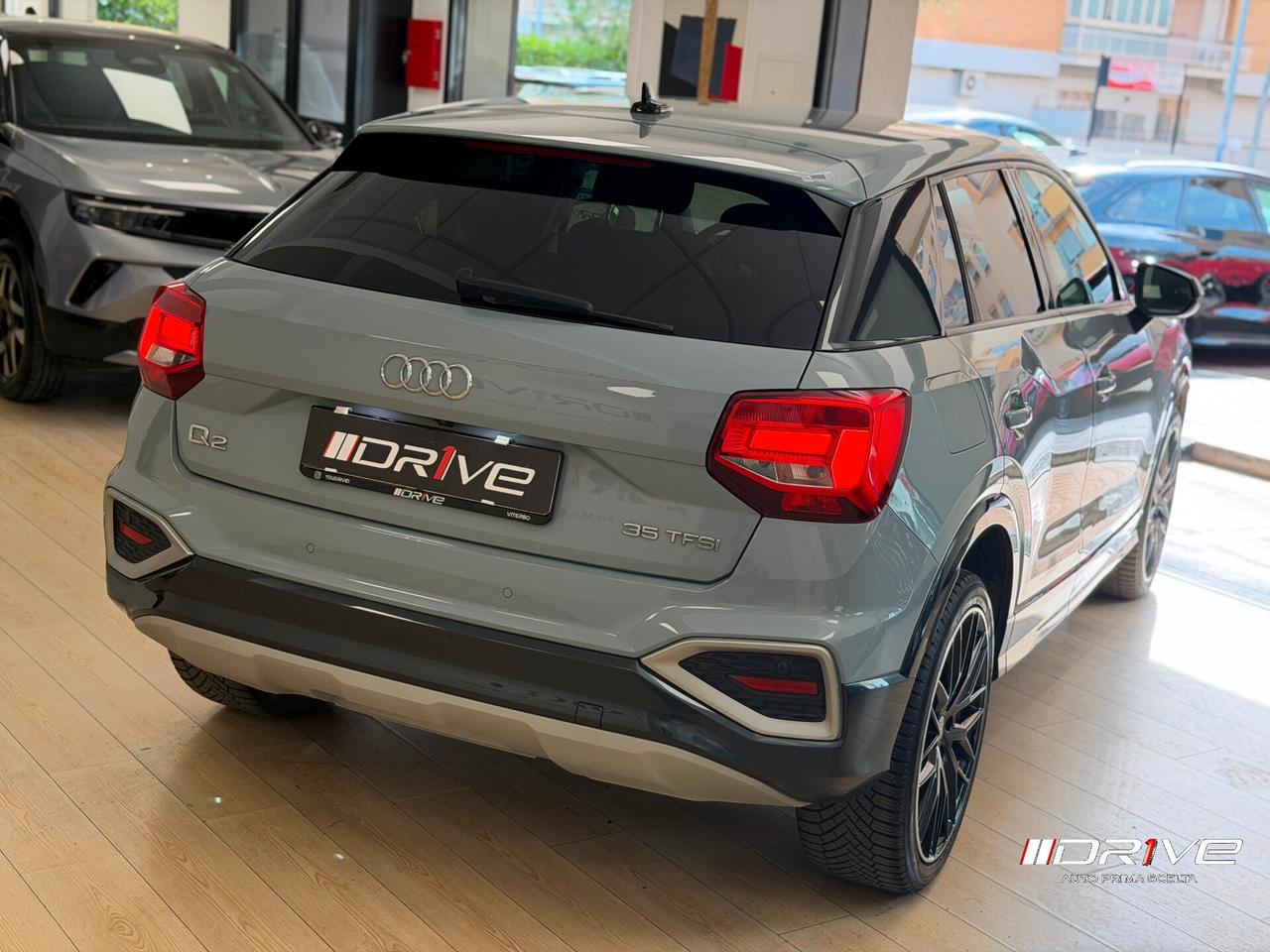 AUDI Q2 Q2 35 TFSI S tronic Identity Black