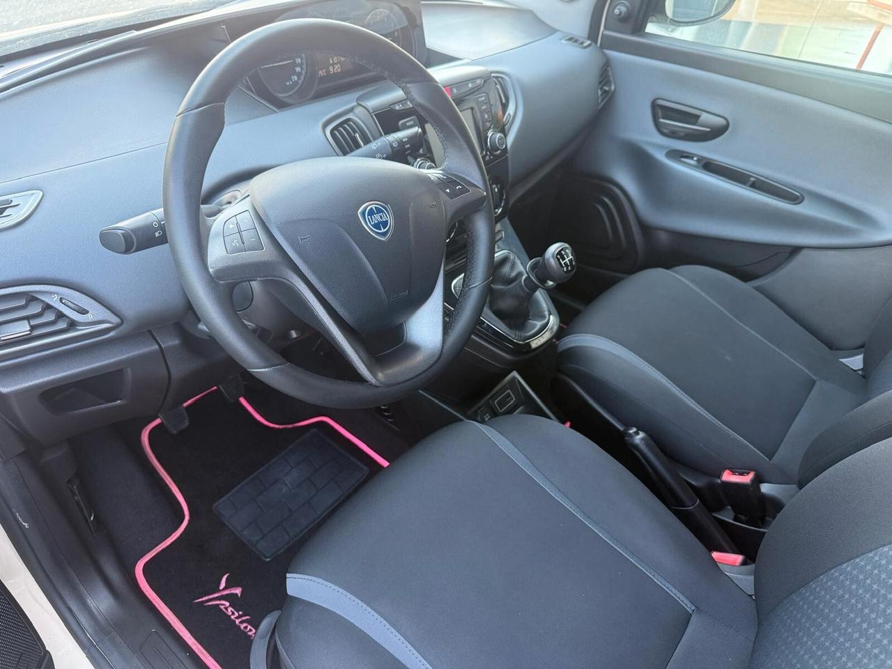 Lancia Ypsilon 1.2 69 CV 5 porte Gold ok NEOPATENTATI