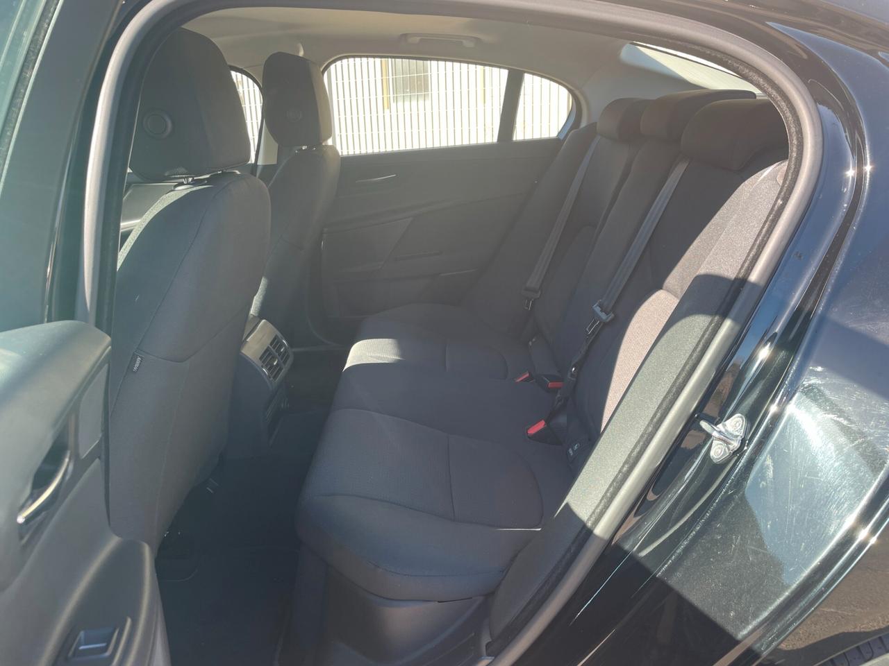 Jaguar XE 2.0 D Turbo Prestige finanziabile a € 180,00 mensili