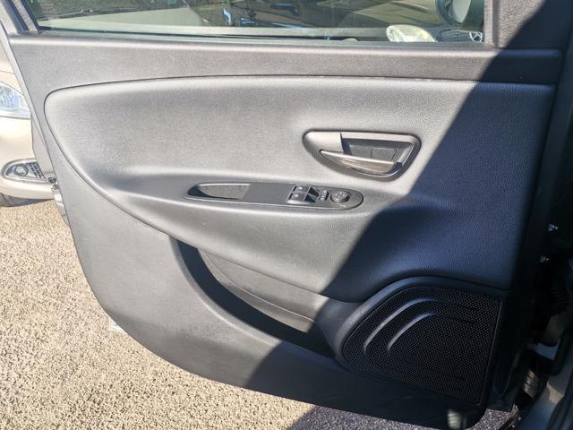 LANCIA Ypsilon 1.2 69 CV 5 porte Gold