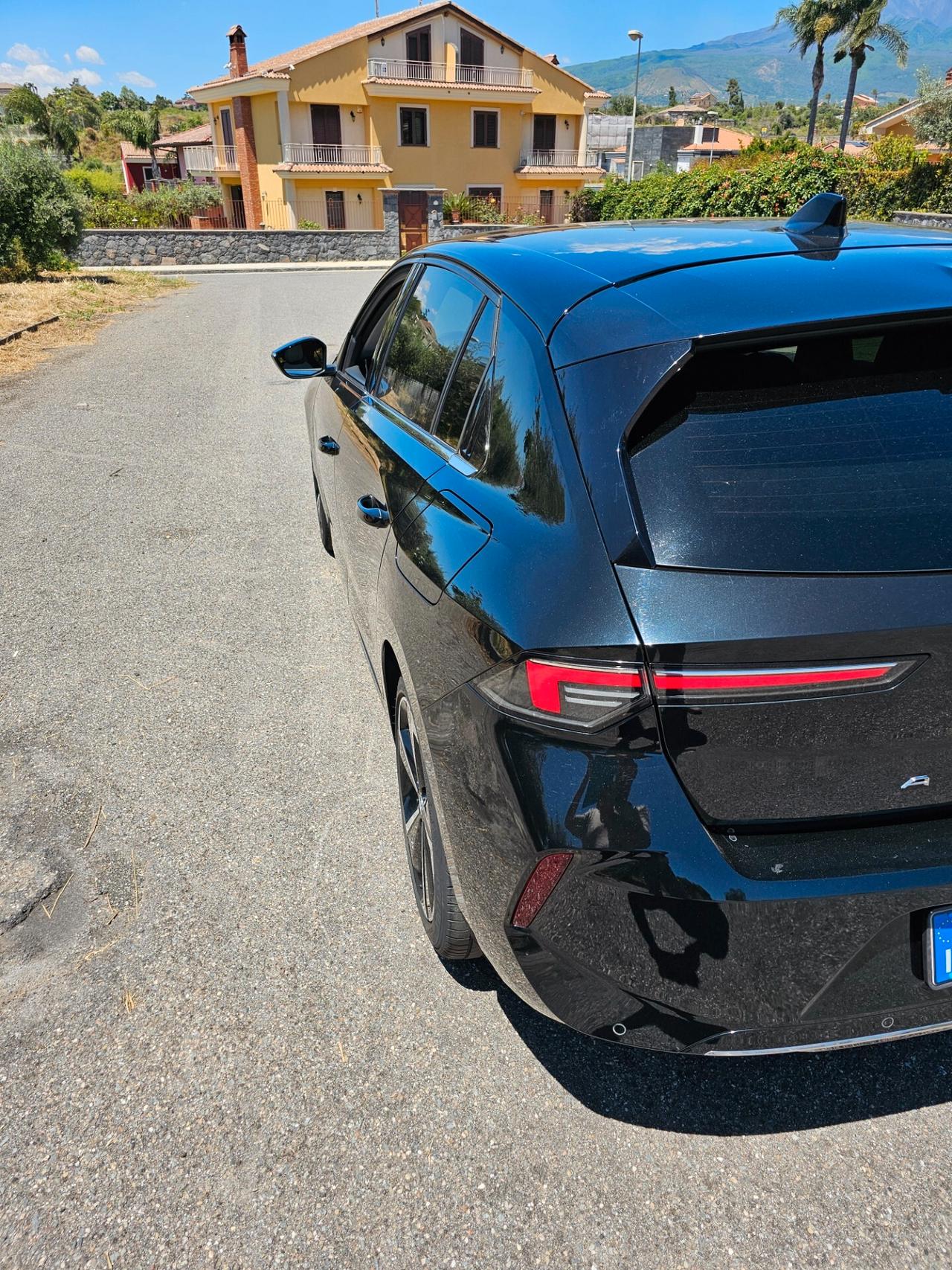 Opel Astra 1.6 Plug-in Hybrid 180 CV AT8 Business Elegance