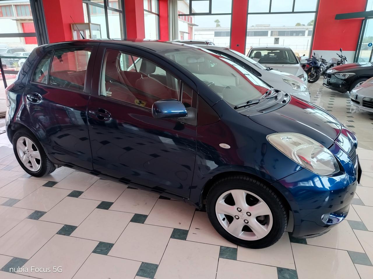 Toyota Yaris 1000cc tecno