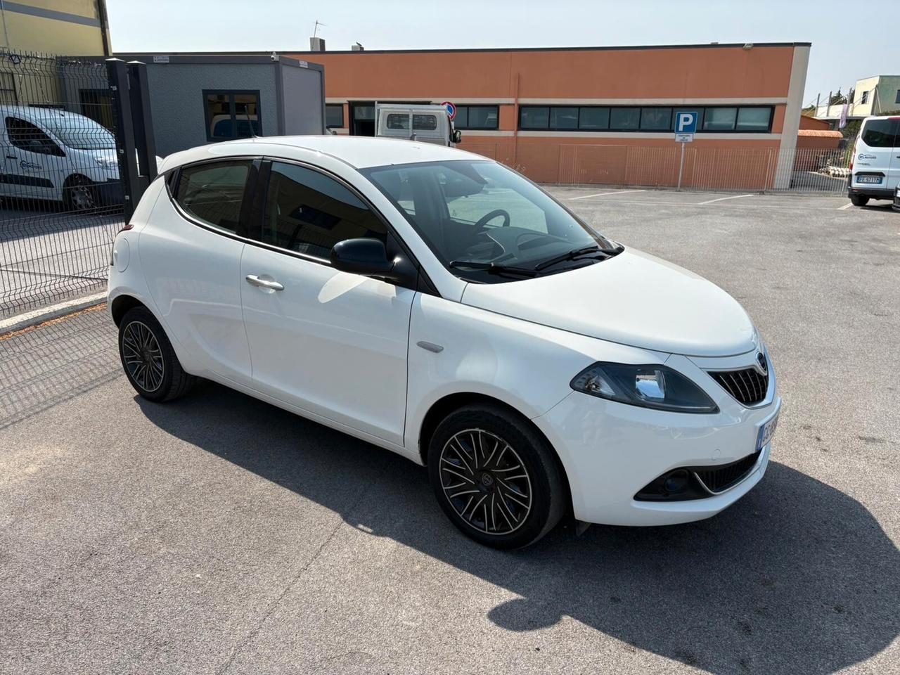 Lancia Ypsilon 1.0 hybrid 69cv - 2021