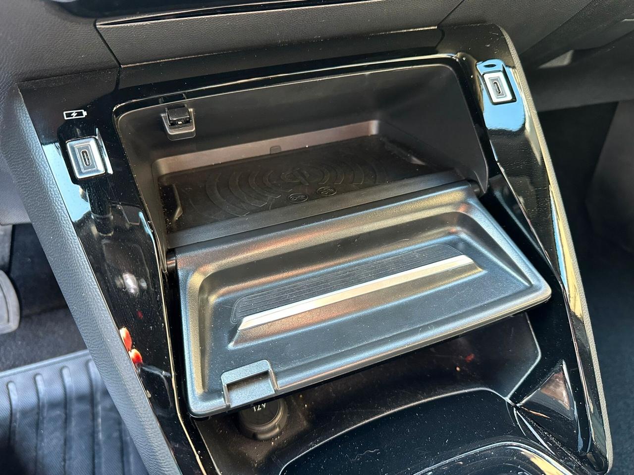 Peugeot 2008 Hybrid 145 e-DCS6 Allure