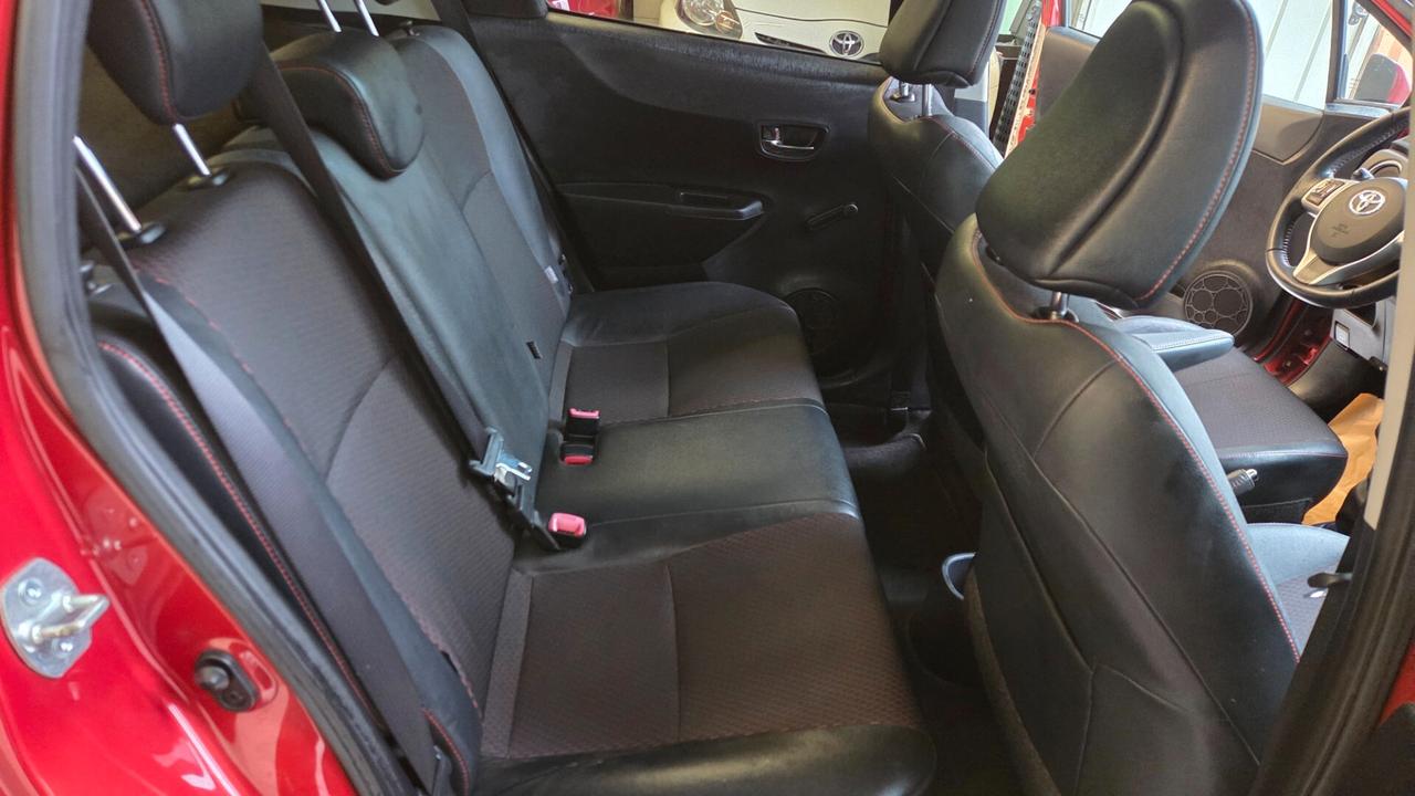 Toyota Yaris 1.3 5 porte Lounge full