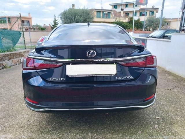 Lexus ES 300h 2.5 Luxury cvt