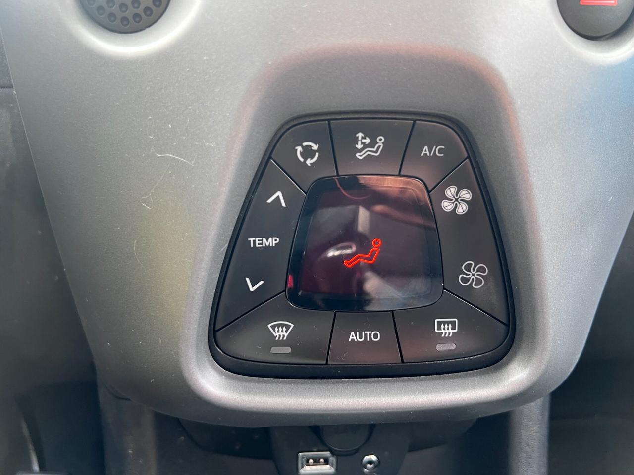 Toyota Aygo Connect 1.0 VVT-i 72 CV 5 porte x-clusiv